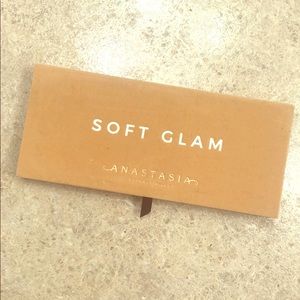 Anastasia Beverly Hills Soft Glam